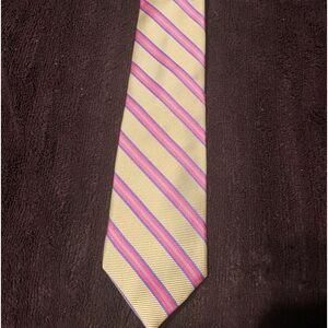 Brooks Brothers Men’s Tie. Beautiful Pink and Green Necktie